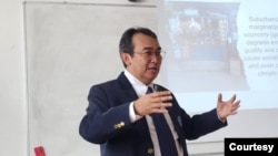 FILE - Prof Dr. Ernan Rustiadi, Wakil Rektor Bidang Riset, Inovasi dan Pengembangan Agromaritim IPM saat mengajar di Republik Checko.(Courtesy)