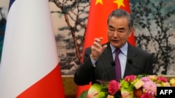 Menteri Luar Negeri China Wang Yi berbicara di Wisma Negara Diaoyutai di Beijing pada 1 April 2024. (Foto: AFP)