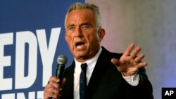 Contrairement aux autres Kennedy, Robert F. Kennedy Jr a claqué la porte du parti démocrate en octobre 2023 afin de contester la candidature du président sortant Joe Biden.