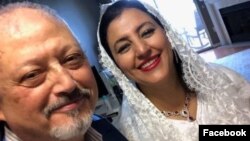 عکسی که حنان العتر در کنار جمال خاشقچی در صفحه فیسبوک خود منتشر کرده است 