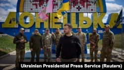 乌克兰总统泽连斯基视察乌克兰东部顿涅斯克地区前线。（2024年4月19日）