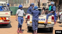 There has been a heavy police presence in Harare, Zimbabwe, since the evening of Aug. 25, 2023, ahead of the release of official presidential election results, which are expected by Monday. (Columbus Mavhunga/VOA)