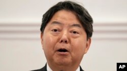 រូបឯកសារ៖ រដ្ឋមន្ត្រី​ការបរទេស​ជប៉ុន​លោក Yoshimasa Hayashi ថ្លែង​ទៅកាន់​អ្នកសារព័ត៌មាន​បន្ទាប់ពី​កិច្ចពិភាក្សា​ជាមួយ​សមភាគី​ស្រីលង្កា​របស់​លោក​នៅ​ទីក្រុងកូឡុំបូ ថ្ងៃទី ២៩ ខែកក្កដា ឆ្នាំ២០២៣។