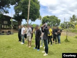 巴拿马国家边境服务队（SENAFRONT）太平洋分队在猴岛救回的中国走线客。 (巴拿马国家边境服务队提供)