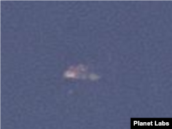 6일 100m 선박과 55m 선박이 바짝 붙은 모습을 촬영한 위성사진. 사진=Planet Labs