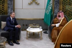 Menteri Luar Negeri AS Antony Blinken bertemu dengan Pangeran Mahkota dan Perdana Menteri Arab Saudi Mohammed bin Salman di Jeddah, Arab Saudi pada 20 Maret 2024. (Foto: REUTERS/Evelyn Hockstein)