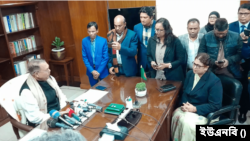 মন্ত্রণালয়ের প্রথম অফিস কার্যক্রম পরিচালনা করছেন বাংলাদেশের নবনিযুক্ত মন্ত্রী-প্রতিমন্ত্রীরা। ১৪ জানুয়ারি, ২০২৪।