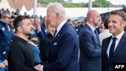 ჯო ბაიდენის და ვოლოდიმირ ზელენსკის შეხვედრა საფრანგეთში, ნორმანდიაში მოკავშირეთა გადასხმის 80 წლის აღსანიშნავად გამართულ ცერემონიაზე. 6 ივნისი, 2024 წ.
