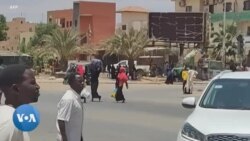 Des milliers de civils fuient sous les bombes à Khartoum