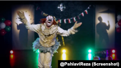 صحنه‌ای از ویدیوی «سیرک انتخابات» که در حساب ایکس شاهزاده رضا پهلوی منتشر شده است