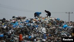 Axlat titib kun kechirayotgan falastinliklar, Rafah shahri, G'azo sektori, 29-yanvar, 2024. 