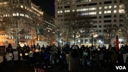 2022年12月，华盛顿的中国留学生在白纸运动期间举办守夜活动。(张津睿提供)