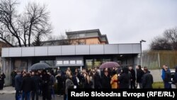 Sarajevo, Bosna i Hercegovina, Veterani Vojske Republike Srpske ispred Suda BiH prije suđenja Miloradu Dodiku. 6. decembar 2023.