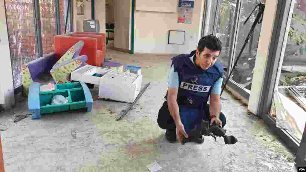 باقیمانده یک راکت حماس که در بخش مخصوص کودکان در بیمارستان شهر اشکلون در جنوب اسرائیل موجب تخریب و مجروح شدن کودکان شد.