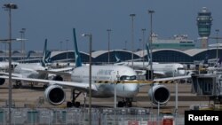 Pesawat Cathay Pacific di Bandara Internasional Hong Kong, Tiongkok, 7 Agustus 2024. (Tyrone Siu/REUTERS)