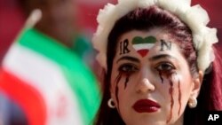 هواداران تیم ملی حامی اعتراضات سراسری ۱۴۰۱ در جام جهانی ۲۰۲۲ قطر