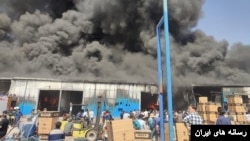 آرشیو- عکس مربوط به آتش‌سوزی در انبار عمومی شرکت حایر پلاست در اصفهان 