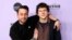 Kieran Culkin (kiri) dan Jesse Eisenberg menghadiri pemutaran perdana film yang mereka bintangi "A Real Pain" di Festival Film Sundance di Park City, Utah, pada 20 Januari 2024. (Foto: Charles Sykes/Invision/AP)