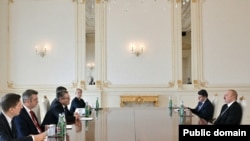 Prezident İlham Əliyev və Almaniya Federativ Respublikasının Xarici İşlər Nazirliyinin dövlət naziri Tobias Lindner (rəsmi foto)