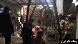 عکس مربوط به حادثه ریزش دیواره‌های چاه در تهران است که در دی ماه ۱۳۹۹ رویداده بود.