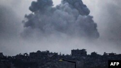 Помошта ќе почне да тече во Газа, израелските заложници ќе бидат ослободени во 16 часот и се очекува дека Палестинците ќе бидат ослободени од израелските затвори како дел од договорот, изјави катарското Министерство за надворешни работи