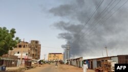 Moshi ukifuka kusini mwa jiji la Khartoum, Juni 12, 2023. Picha na AFP. 