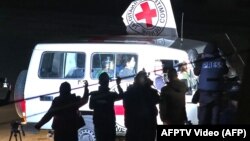 گروهی از گروگان‌های آزاد شده در روز شنبه