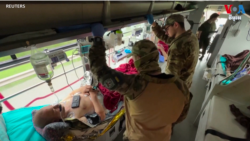 ក្រុម​គ្រូពេទ្យ​ទាហាន​នៅ​អ៊ុយក្រែន​ធ្វើ​ការ​បញ្ចូល​ឈាម​នៅ​សមរភូមិ