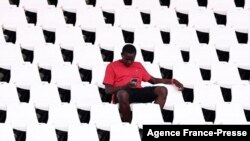 "Nous allons relever le défi de ne jouer aucun match dans un stade vide", avait promis le patron du Cocan, François Amichia, avant la compétition.