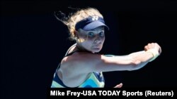 Dayana Yastremska of Ukraine in action against Linda Noskova of the Czech Republic at the Australian Open. (Mike Frey-USA TODAY Sports)