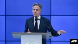 Le secrétaire d'État américain Antony Blinken prononce un discours lors de l'inauguration de l'American Corner Lekki à 21st Century Technologies à Lagos, le 24 janvier 2024. (Photo par ANDREW CABALLERO-REYNOLDS / POOL / AFP)