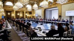 Predstavnici zemalja, međunarodnih organizacija, razvojnih banaka i organizacija civilnog društva učestvuju u radu humanitarne konferencije za pomoć civilima u Gazi, u palati na Jelisejkim poljima, u Parizu, Francuska, 9. novembra 2023.