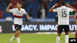 Djamel Belmadi, en poste depuis 2018, a retouché son groupe autour de ses piliers, Aïssa Mandi, Youcef Attal, Riyad Mahrez, avec toujours Islam Slimani, Youcef Belaïli ou Baghdad Bounedjah.