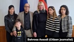 دیدار شماری از خانواده های دادخواه و آسیب دیدگان چشمی با رییس کمیسیون حقوق بشر آلمان