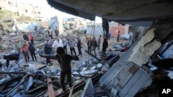 La "pause humanitaire" est entrée en vigueur à 7 heures du matin et le Qatar avait indiqué jeudi que les premières libérations d'otages étaient attendues vers 16 heures.