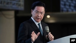 台湾外长吴钊燮在台北的国际记者会上讲话。（2024年1月9日）