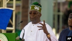 Bola Tinubu dilantik menjadi presiden Nigeria pada Senin (29/5). (Foto: via AP)