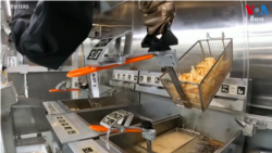 ភោជនីយដ្ឋានបម្រើដោយមនុស្សយន្តដំបូងបង្អស់បើកដំណើរការនៅរដ្ឋ California