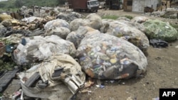 La mégapole de Lagos, qui compte 20 millions d'habitants, produit entre 13 000 et 15 000 tonnes de déchets par jour, dont 2 250 tonnes de plastique, selon l'association de recyclage Wecyclers, basée à Lagos. (Photo de PIUS UTOMI EKPEI / AFP)(Photo de PIUS UTOMI EKPEI / AFP)