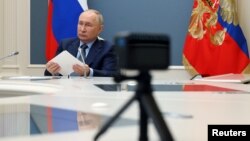 Украина вети дека ќе се бори додека последниот руски војник не ја напушти нејзината територија, иако некои внатре во Украина повикаа на поинаква стратегија