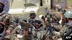 레바논 무장 정파 헤즈볼라 전투원들이 이스라엘과의 국경 지역에서 진행된 대규모 훈련에 참가하고 있다. (자료사진)