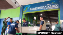 Balai Pelayanan Pelindungan Pekerja Migran Indinesia (BP3MI) NTT menyerahkan jenazah Anis Loto, pada 9 Mei 2023. (Foto: BP3MI NTT)