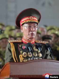 강순남 북한 국방상이 27일 평양 김일성광장에서 진행된 '전승절(한국전쟁 정전협정체결일)' 70주년 열병식에서 연설하고 있다. 조선중앙통신이 다음날(28일) 보도한 장면.