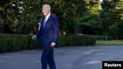 Predsednik SAD Džo Bajden u dvorištu Bele kuće posle povratka iz Kolorada, 1.jun 2023.