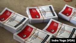 Surat suara untuk pemilihan calon presiden dan wakil presiden di Gudang KPU Kotamadya Jakarta Timur pada Kamis (11/1) di Jakarta. (VOA/Indra Yoga)

