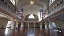  Ellis Island: Gateway to America in Early 20th Century 