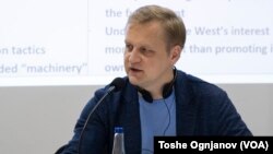 Главна цел на Русија е да го прикаже Западот како лицемерен, вели Максим Саморуков, европски експерт за руска пропаганда