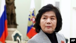 ລັດ​ຖະ​ມົນ​ຕີ​ການ​ຕ່າງ​ປະ​ເທດ​ເກົາ​ຫຼີ​ເໜືອ ທ່ານ​ນາງໂຈ ຊັນ ຫຸຍ (Choe Son Hui) ເດີນ​ທາງ​ໄປ​ພົບ​ປະ​ກັບ​ປະ​ທາ​ນາ​ທິ​ບໍ​ດີ​ຣັດ​ເຊຍ ທ່ານວ​ລາ​ດີ​ເມຍ ປ​ູ​ຕິນ ທີ່​ວັງ​ເຄ​ຣັມ​ລິນ ຢູ່​ນະ​ຄອນ​ຫຼວງ​ມົ​ສ​ກູ ເມື່ອ​ວັນ​ທີ 16 ມັງ​ກອນ 2024.