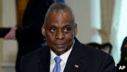 Претседателот и јас нема да толерираме напади врз американските сили и ќе ги преземеме сите неопходни активности за да ги одбраниме САД и нашите војници, изјави Остин на почетокот на состанокот со генералниот секретар на НАТО Јенс Столтенберг во Пентагон