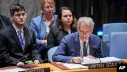 유엔 주재 미국대표부의 제프리 드로렌티스 대사가 북한의 ICBM 발사 문제를 논의하기 위해 13일 열린 안보리 회의에서 발언하고 있다.